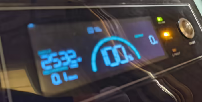 Заряджається на 100% й йде в E03 (вибачаюсь за якість фото)