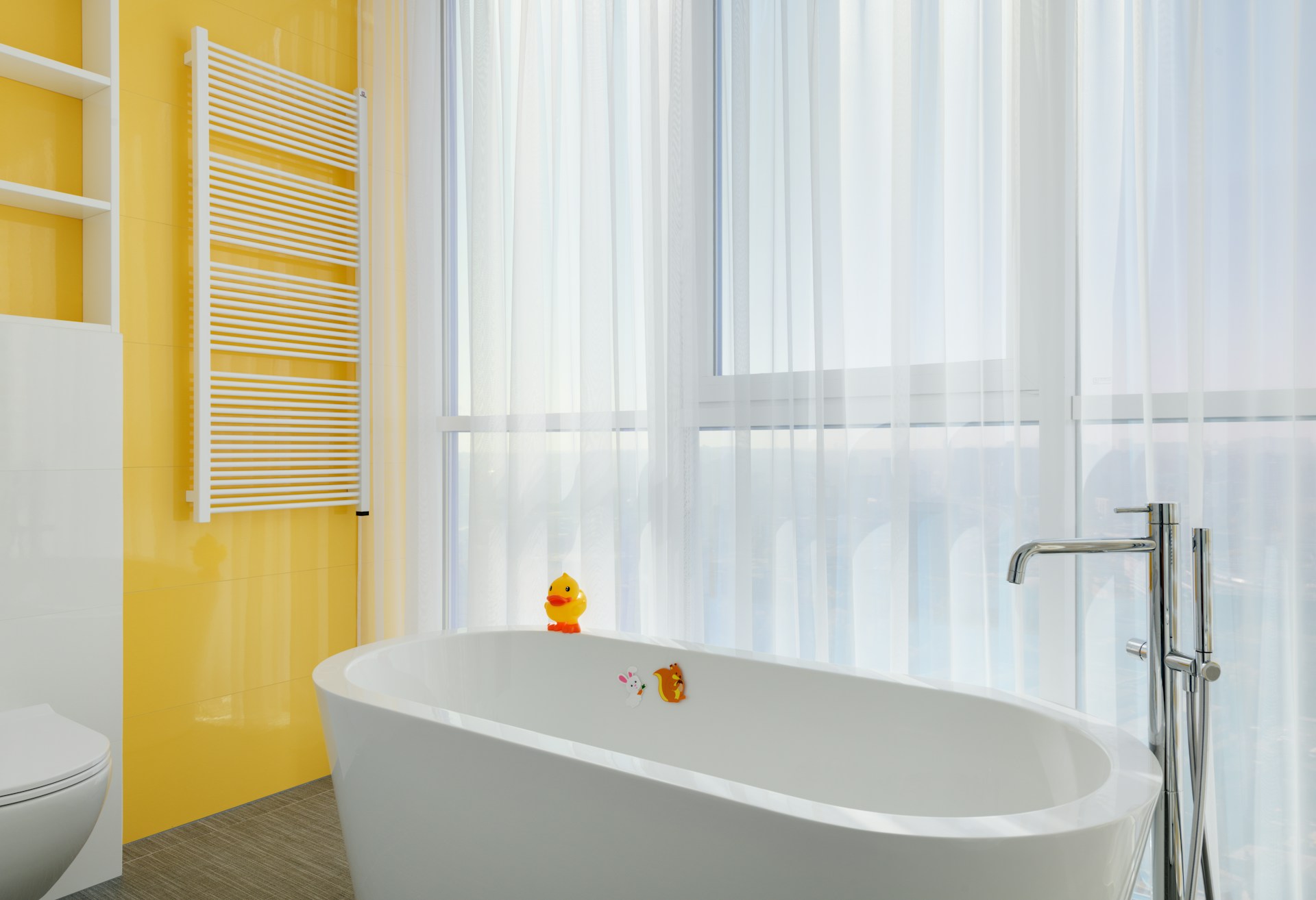 Сучасна ванна без видимих дротів: електричні рушникосушарки зі схованим монтажем від ВЕНКОН