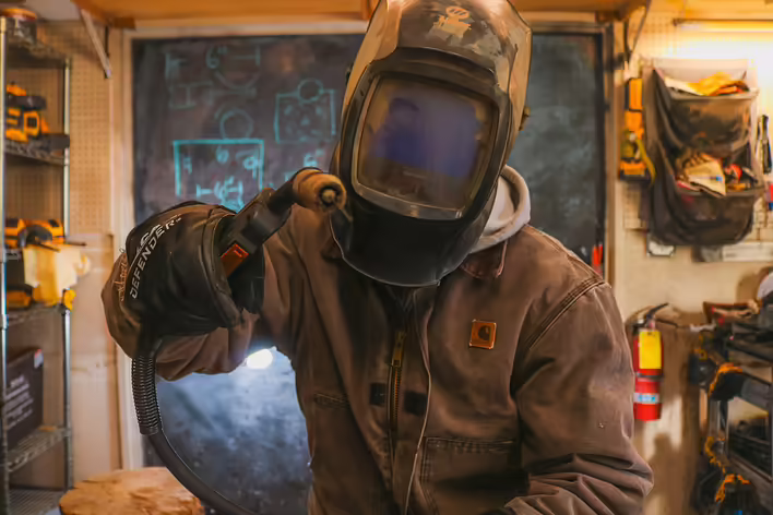 Workwear: від робочої форми до модного тренду