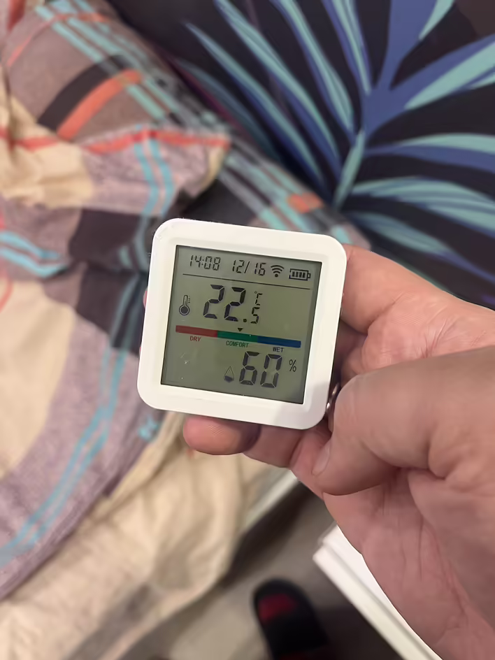 Більш моднявий термометр з екранчиком